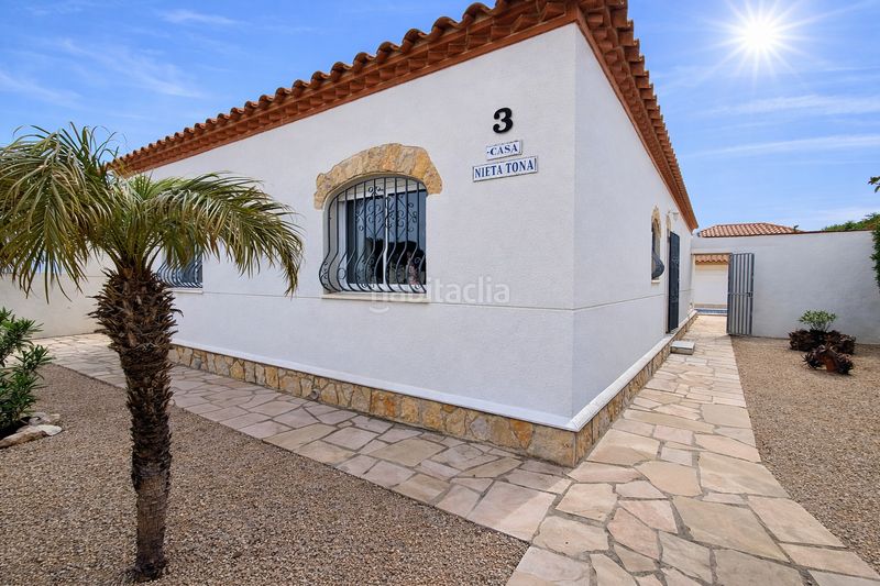 Foto 1cb7e3c0-f223-49b0-a5f3-fb36059910bb. Xalet a carrer illes canaries 3 a Centre Miami Platja