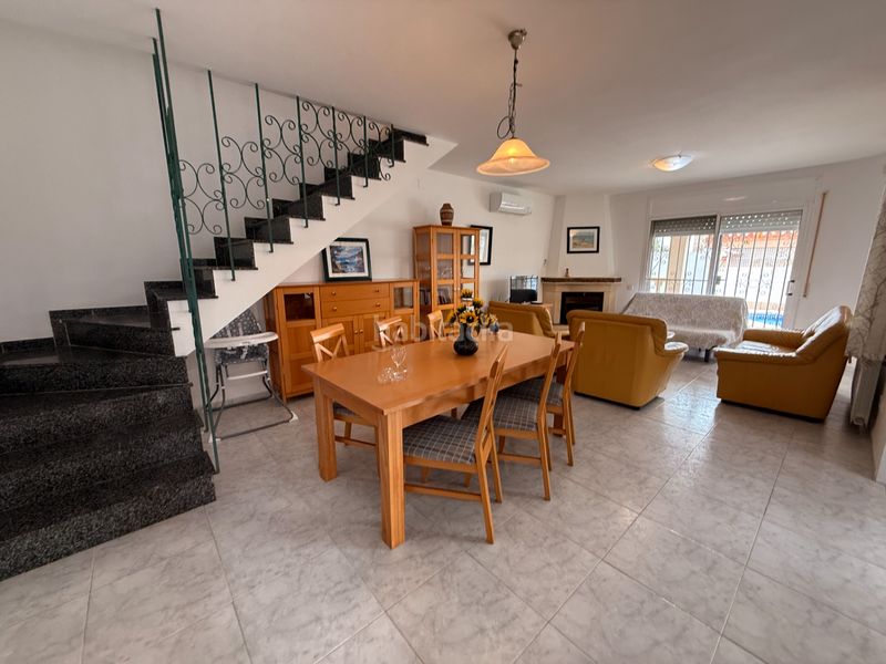 Foto e5dbcb40-e5cd-41f0-b529-e9a53882a75c. Xalet a carrer illes canaries 3 a Centre Miami Platja