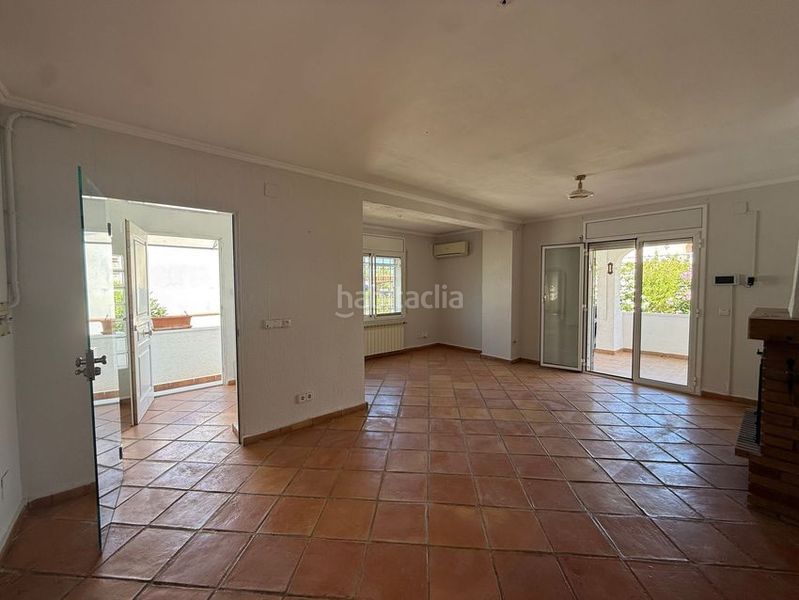 Foto 7fe02736-2a5a-4c20-b043-8357b9ee6e1e. Casa amb aparcament a Poble Mont-roig del Camp