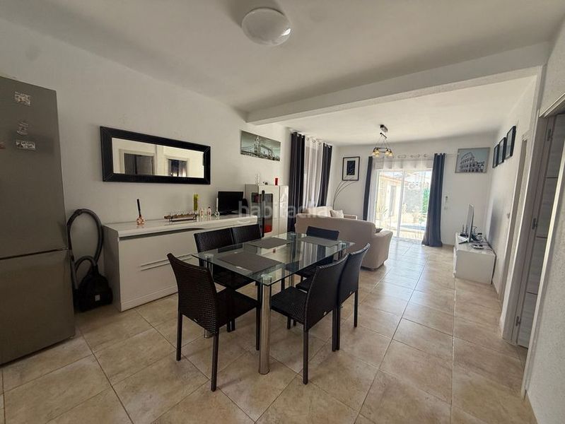 Foto cc18931f-16aa-461a-934f-c6c736e1975f. Casa en Centre Miami Platja
