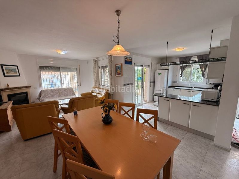 Foto a8b4d52a-4618-4a0d-9783-b45b1ad45fc7. Casa amb aparcament a Poble Mont-roig del Camp