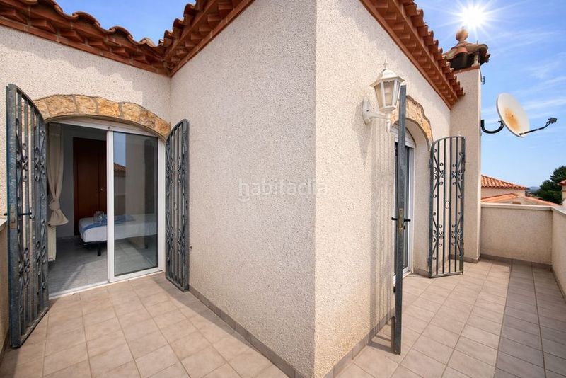 Foto e3c19697-fe41-4862-b15a-42e7f8996cd2. Casa amb piscina a Poble Mont-roig del Camp