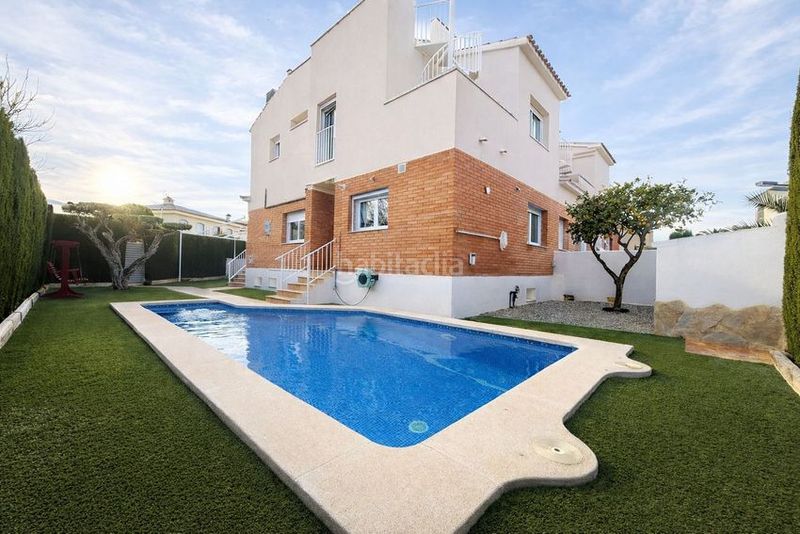 Foto 9843a28b-64fd-4ecc-a7d1-e2c95bd0dd01. Casa en Centre Miami Platja