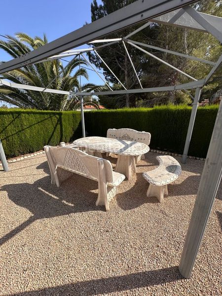 Foto 63b081a5-4b1d-482e-b827-f94061cf2bc2. Casa con piscina in Pratdip