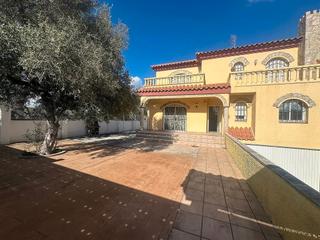 Xalet a Platja de Mont-roig. Chalet pareado en venta en platja de mont-roig