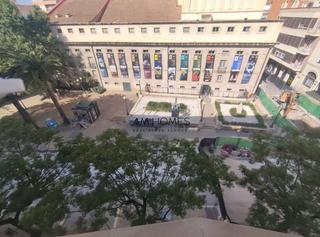 Appartement à Barrio del Centro. Piso en edificio emblemático en alicante