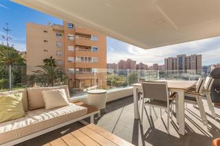 Appartement à Playa de San Juan. Exclusiva vivienda en una prestigiosa urbanización en san juan d