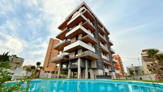 Appartement à Playa de San Juan. Piso alto en venta en residencial tridente