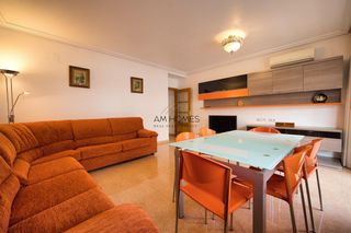 Flat in Puerto Deportivo. Amplia vivienda con terraza, garaje y 3 dormitorios en excelente