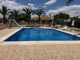 Chalet in Valverde. Espectacular chalet independiente con 10.000 m2 de parcela, pisc