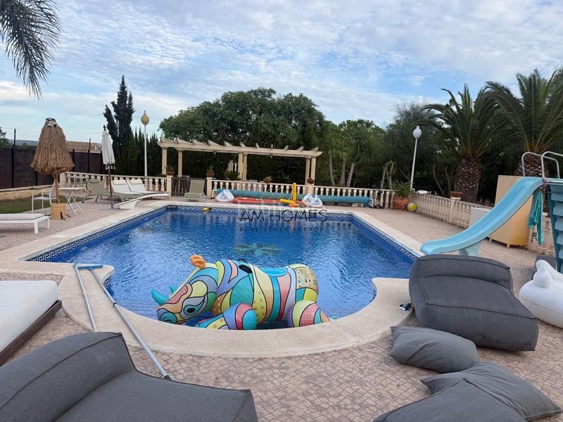 Foto 0661f5bf-c928-4472-9fa1-a4236920cc07. Chalet espectacular chalet independiente con 10.000 m2 de parcela, piscina y casa de invitados en Elche / Elx
