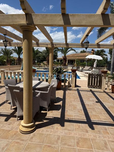 Foto 1abc456a-1ad3-473a-bc9a-f2082a365f34. Chalet espectacular chalet independiente con 10.000 m2 de parcela, piscina y casa de invitados en Elche / Elx