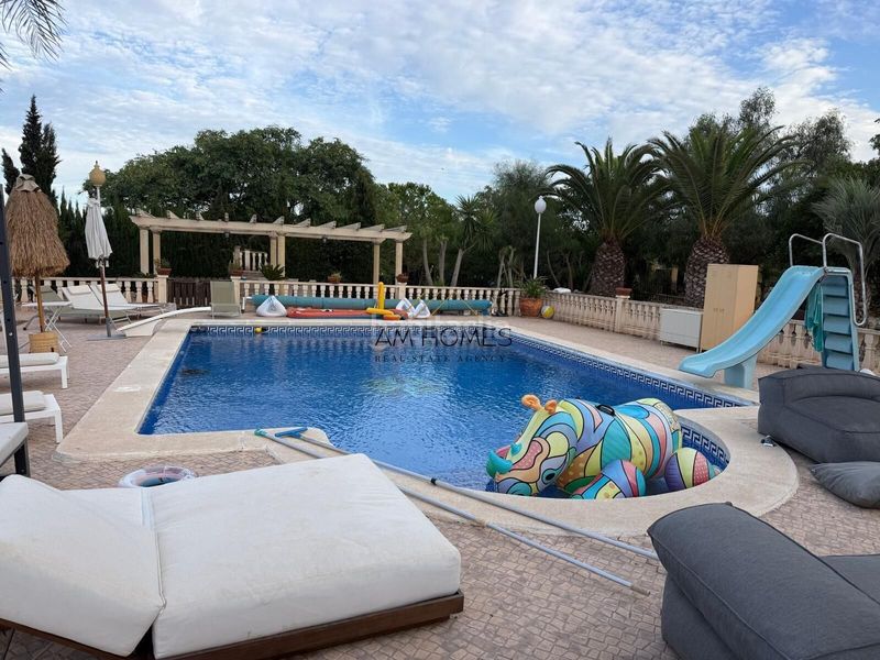 Foto 4d6ef0cf-f820-4cc1-9589-3d5a5257fb72. Chalet espectacular chalet independiente con 10.000 m2 de parcela, piscina y casa de invitados en Elche / Elx