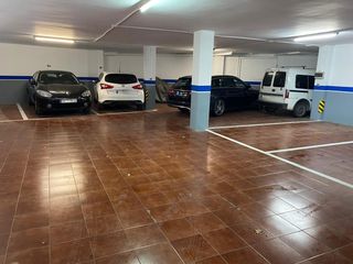 Posto auto in Avda de Madrid - Pº de la Estación. Atendión inversor se vende local con 7 plazas de garaje y traste