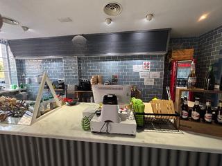 Lloguer Local Comercial a Las Tablas. Magnifico local con salida de humos y terraza en las tablas