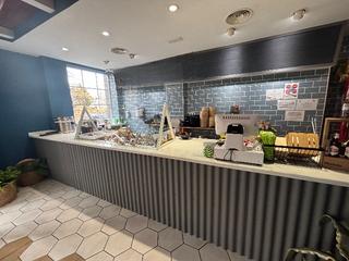 Lloguer Local Comercial a Las Tablas. Magnifico local con salida de humos y terraza en las tablas