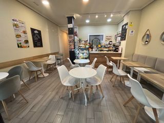 Traspàs Local Comercial a Guindalera. Magnifico local para empezar en primera linea