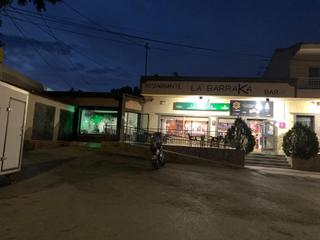 Building in Los Ramos. Edificio y bar restaurante