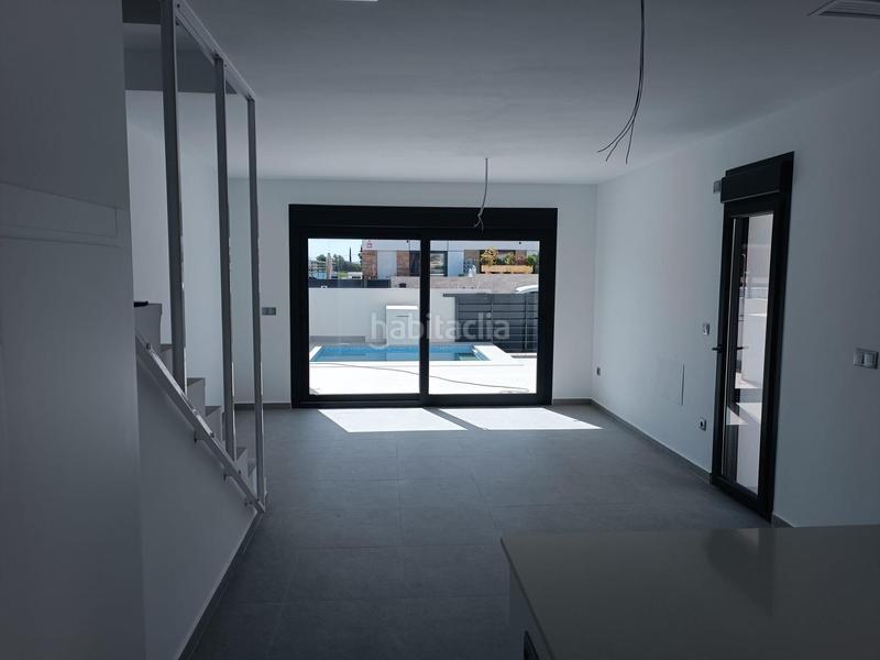 Foto 6a509c06-f4d6-4a8a-827f-2c47d94e5645. Chalet villas con piscina privada en Daya Nueva