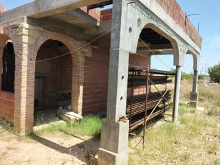 Finca rústica a La Murada - Los Vicentes. Parcela con vivienda en construcción, cueva habilitada de vivien