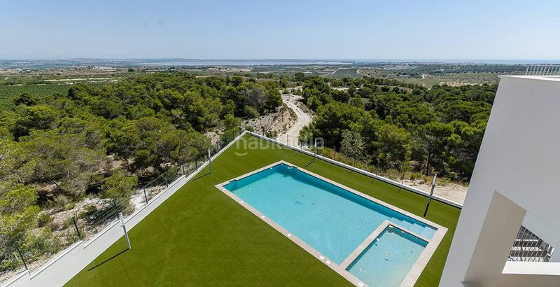 Foto 3802e88b-fa04-41c2-a9d5-b5b93e9cd4a5. Casa amb aparcament piscina a San Miguel de Salinas