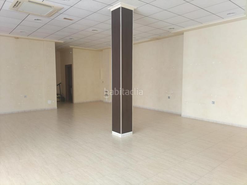 Foto a86598b2-803c-420f-8284-bb96fbbf04eb. Local commercial dans Cox