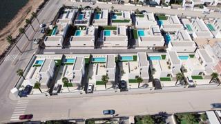Xalet a Algorfa. Villas con piscina privada y jardin en algorfa
