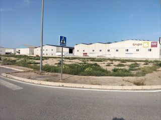 Gewerbliches Grundstück in Almoradí. Parcela industrial en poligono las maromas