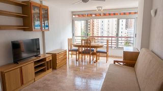 Apartament a Calle londres 4. Apartamento en esquina con terraza a un paso de la playa