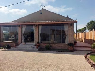 Chalet en Formentera del Segura. Villa con parcela y piscina privada