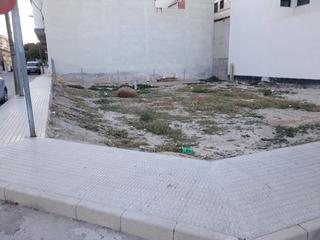 Terreny residencial a Cox. Solar esquina en zona centro medico