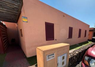 Xalet  Calle sabina. Chalet en venta en tamaragua, corralejo, la oliva.