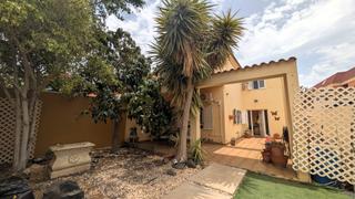 Casa adossada  Calle isa majorera. Chalet adosado en venta en gran tarajal, tuineje.