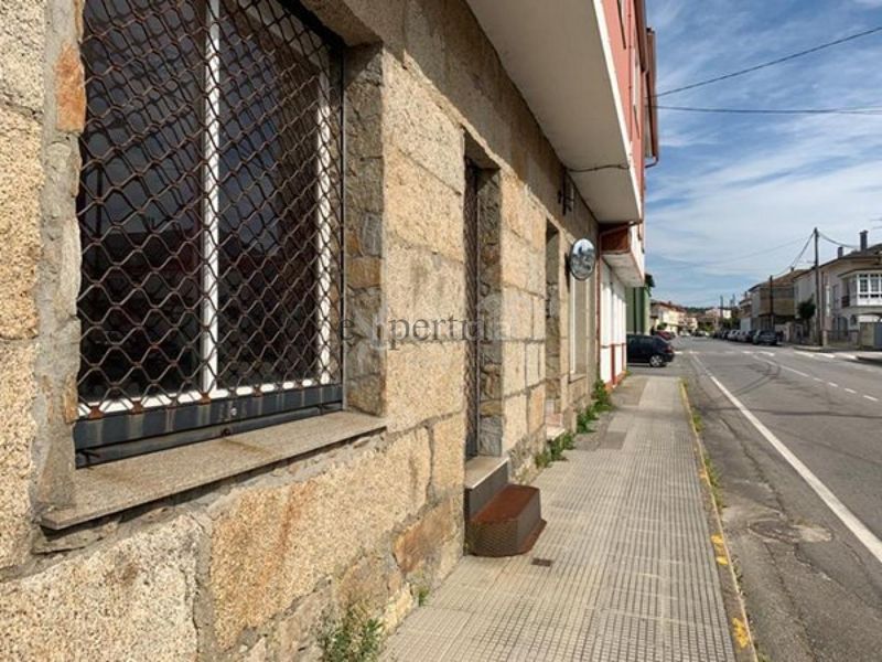 Foto 236a8777-a875-4403-9350-0c889886e659. Lloguer local comercial a Boiro