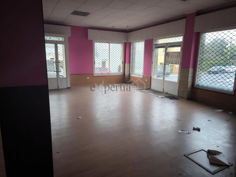 Foto 882e0f23-8df7-4766-b617-56b266efb836. Lloguer local comercial a Boiro