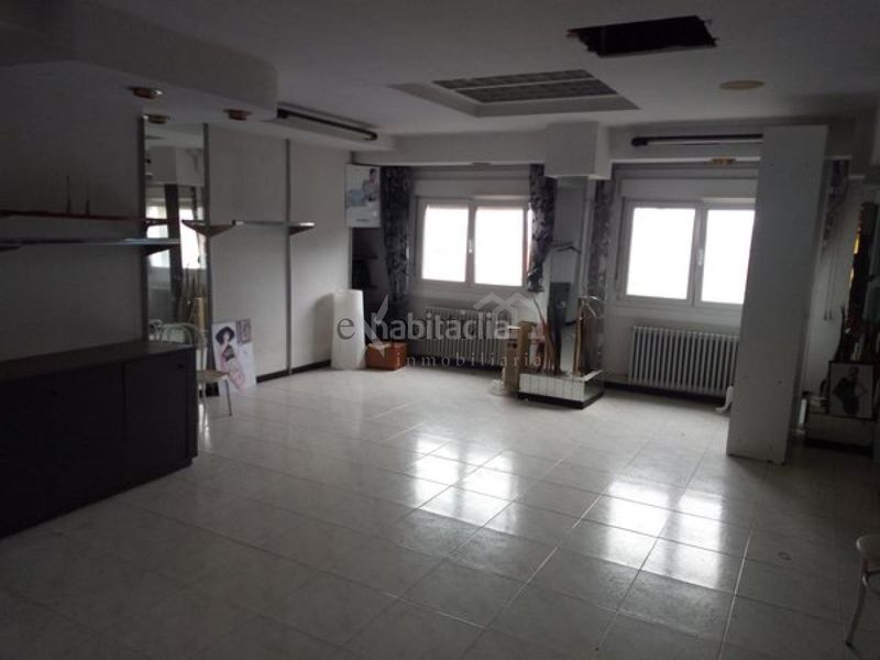 Foto 59368f23-01e1-481e-80fc-9b3f3b226df5. Lloguer local comercial a Boiro