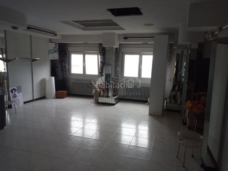 Foto 6e35a827-00dc-4719-b2c4-e8d0e89befc0. Lloguer local comercial a Boiro