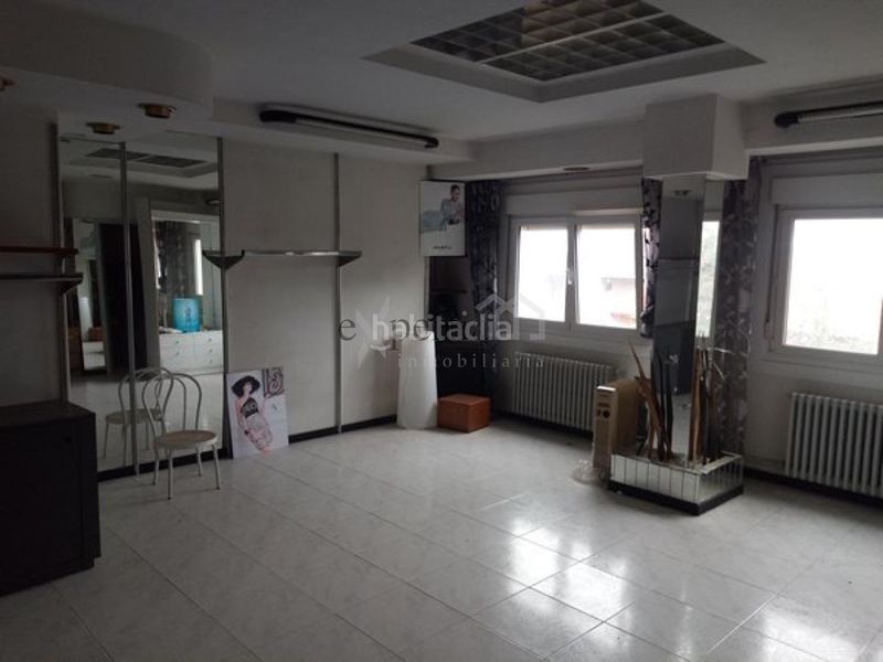 Foto 89ff9b00-a729-41c0-ac80-a1ca368f06fa. Lloguer local comercial a Boiro