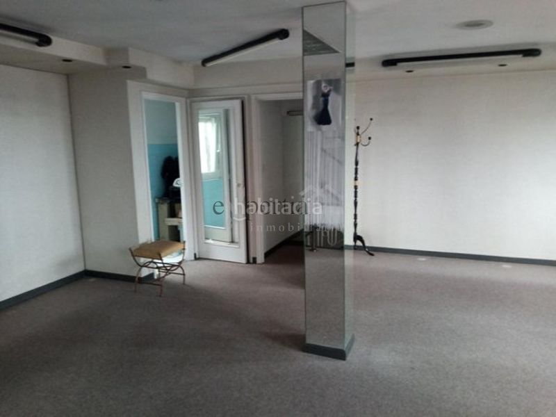 Foto 9b840e30-abdc-4bbe-86fa-f47952af8cd7. Lloguer local comercial a Boiro