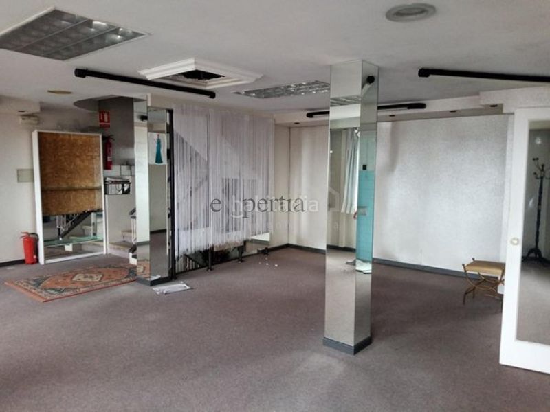Foto b70d50b4-d658-4eca-86c1-737a59b49326. Lloguer local comercial a Boiro