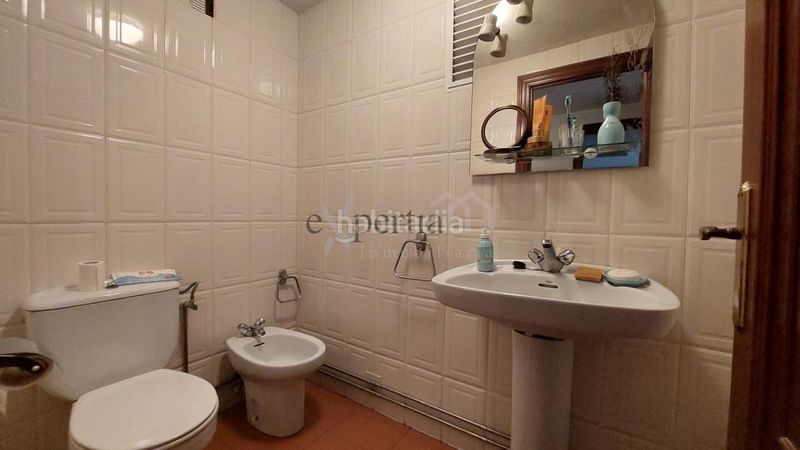 Foto 43a2578e-d317-4835-b6e4-fd80189383a3. Casa amb calefacció aparcament piscina a Rianxo