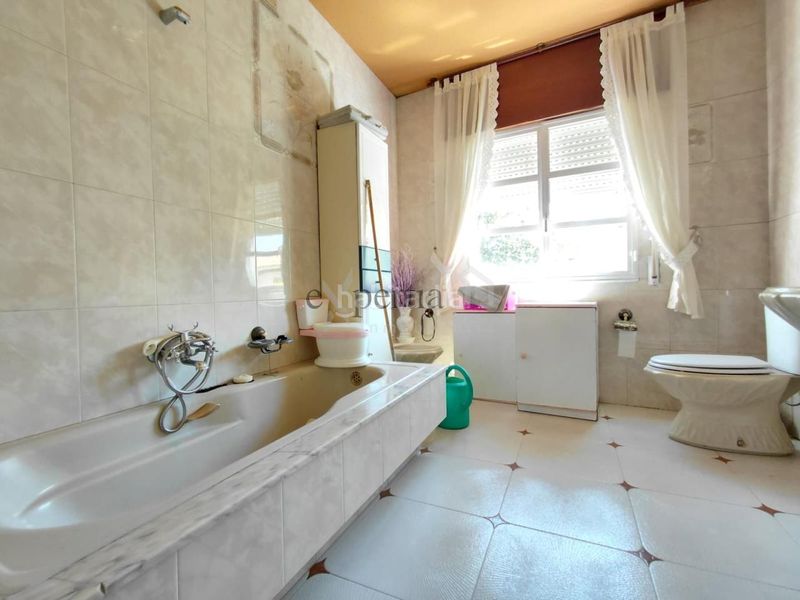 Foto a2fa2968-c1d7-4097-ad3e-d63ba5933916. Casa amb calefacció aparcament piscina a Rianxo