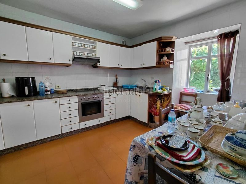Foto d9ad813f-b9c1-4e8b-951b-4209bd650a80. Casa amb calefacció aparcament piscina a Rianxo