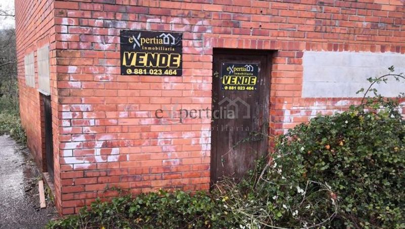 Foto 4ed89711-d980-491b-a6ea-9a0d47ccf512. Nave industrial en Boiro