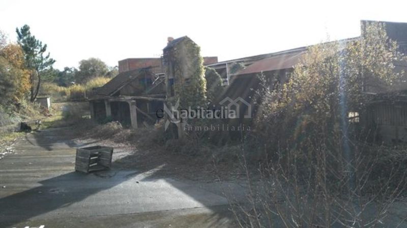 Foto 6bb8af60-47b1-4648-ba65-c1d42e38e7df. Nave industrial en Boiro