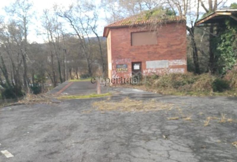 Foto 779034c8-6db6-426d-b7e7-e10c4d2bb890. Nave industrial en Boiro