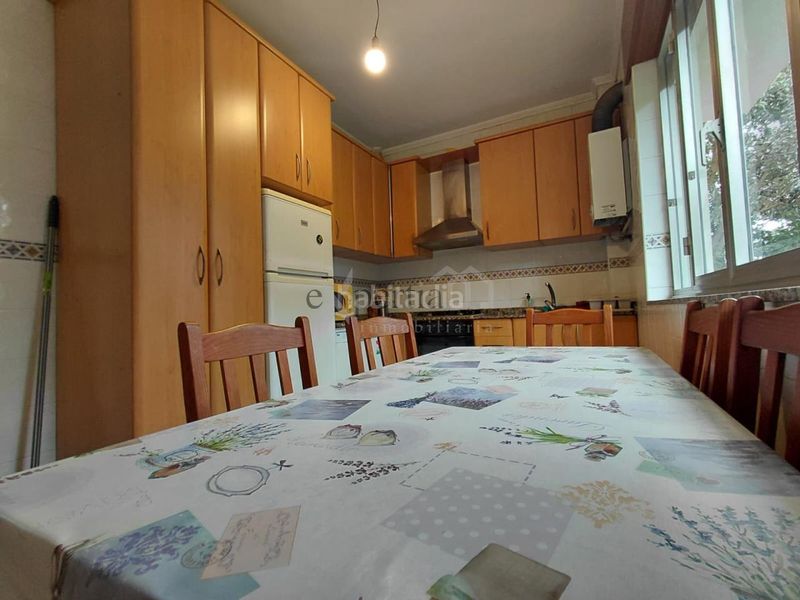 Foto f8335309-8878-4884-8114-378894240a5f. Rent flat with heating parking in Boiro