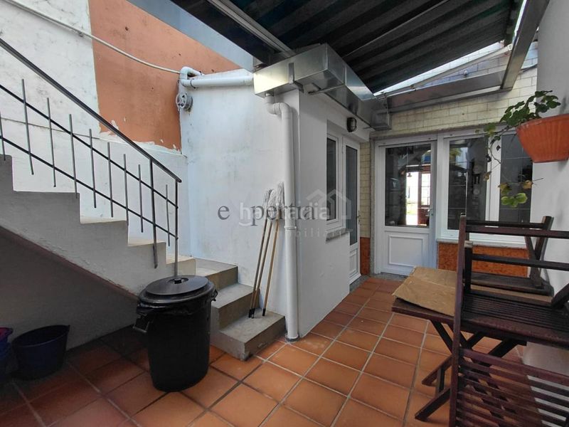 Foto f5790b3a-085e-434b-ba52-195d63636c9e. Haus mit heizung parking in Pobra do Caramiñal (A)