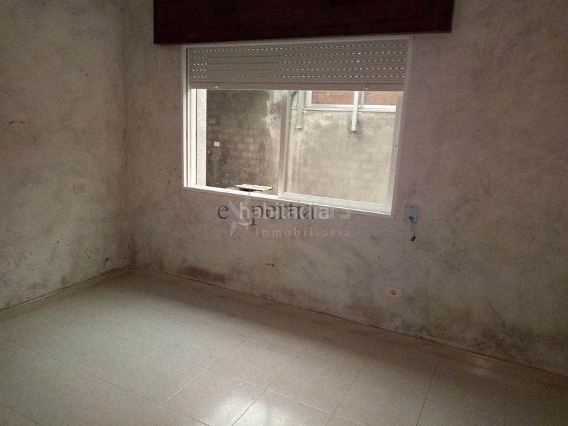 Foto d66d2b26-f2a1-4688-a25d-18548e8fb5c4. Edificio in Boiro