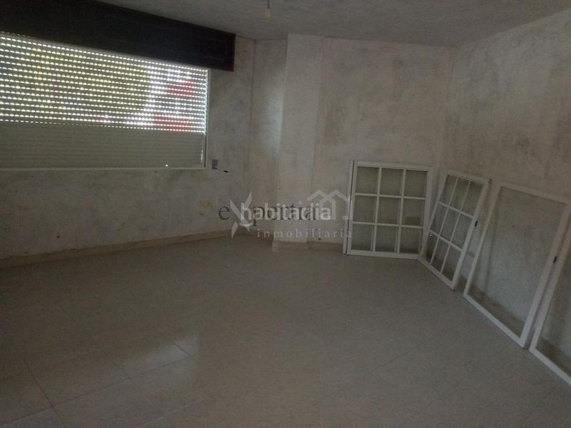 Foto 30c99167-e8ff-4507-a7cd-9fa23aa5186f. Edifici a Boiro
